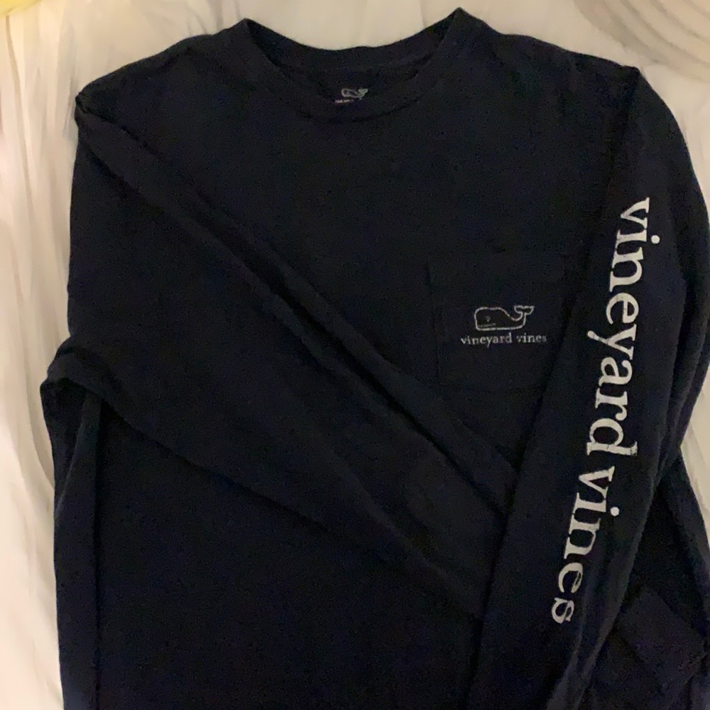 vineyard vines women’s navy blue long sleeved tee